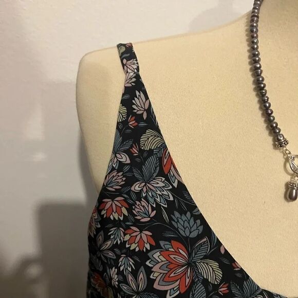 EUC Cabi Sleeveless Flowered Lined V-Neck Top Size Small #31 - Picture 5 of 11